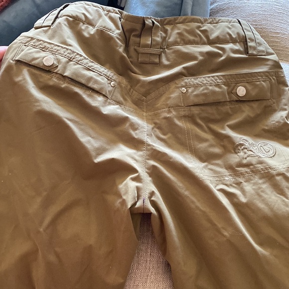 Burton snowboarding pants. - Picture 5 of 6